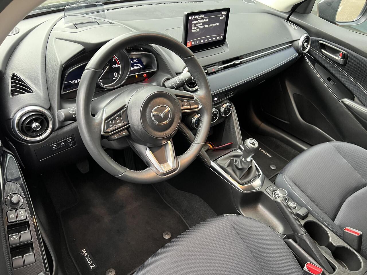 Mazda 2 1.5 Skyactiv-G Luxury | ACHTERUITRIJCAMERA | STOEL-EN STUURVERWARMING | LM VELGEN | CARPLAY | NAVIGATIE