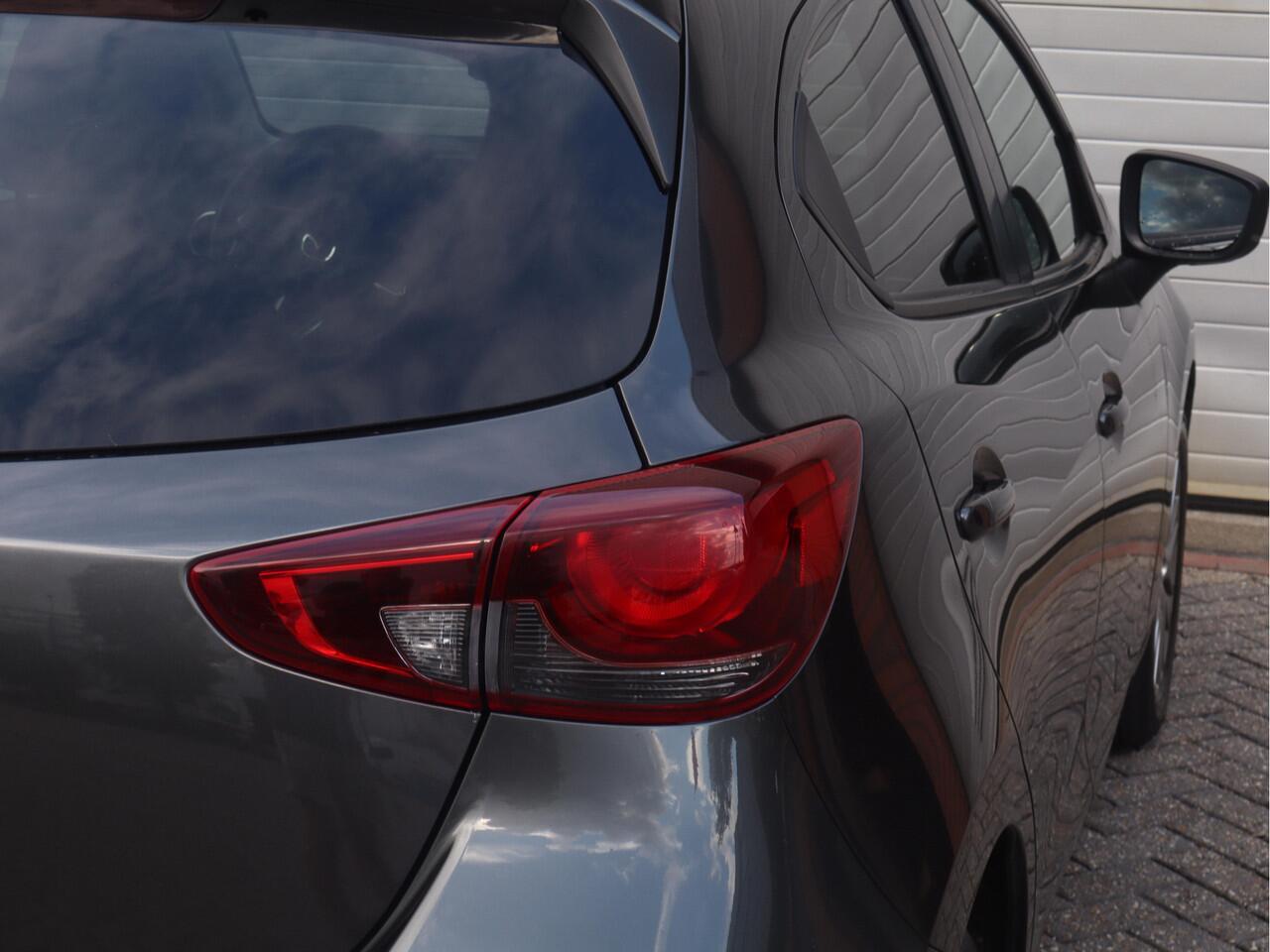 Mazda 2 1.5 Skyactiv-G Luxury 1e EIGENAAR | KEYLESS | STOEL/STUURVERWARMING | CAM | CRUISE | LAGE KM-STAND