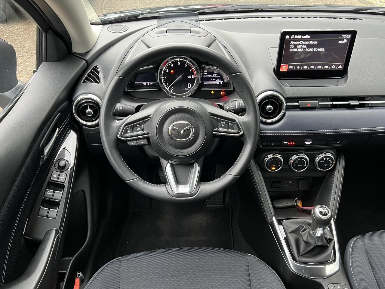 Mazda 2 1.5 Skyactiv-G Luxury | ACHTERUITRIJCAMERA | STOEL-EN STUURVERWARMING | LM VELGEN | CARPLAY | NAVIGATIE