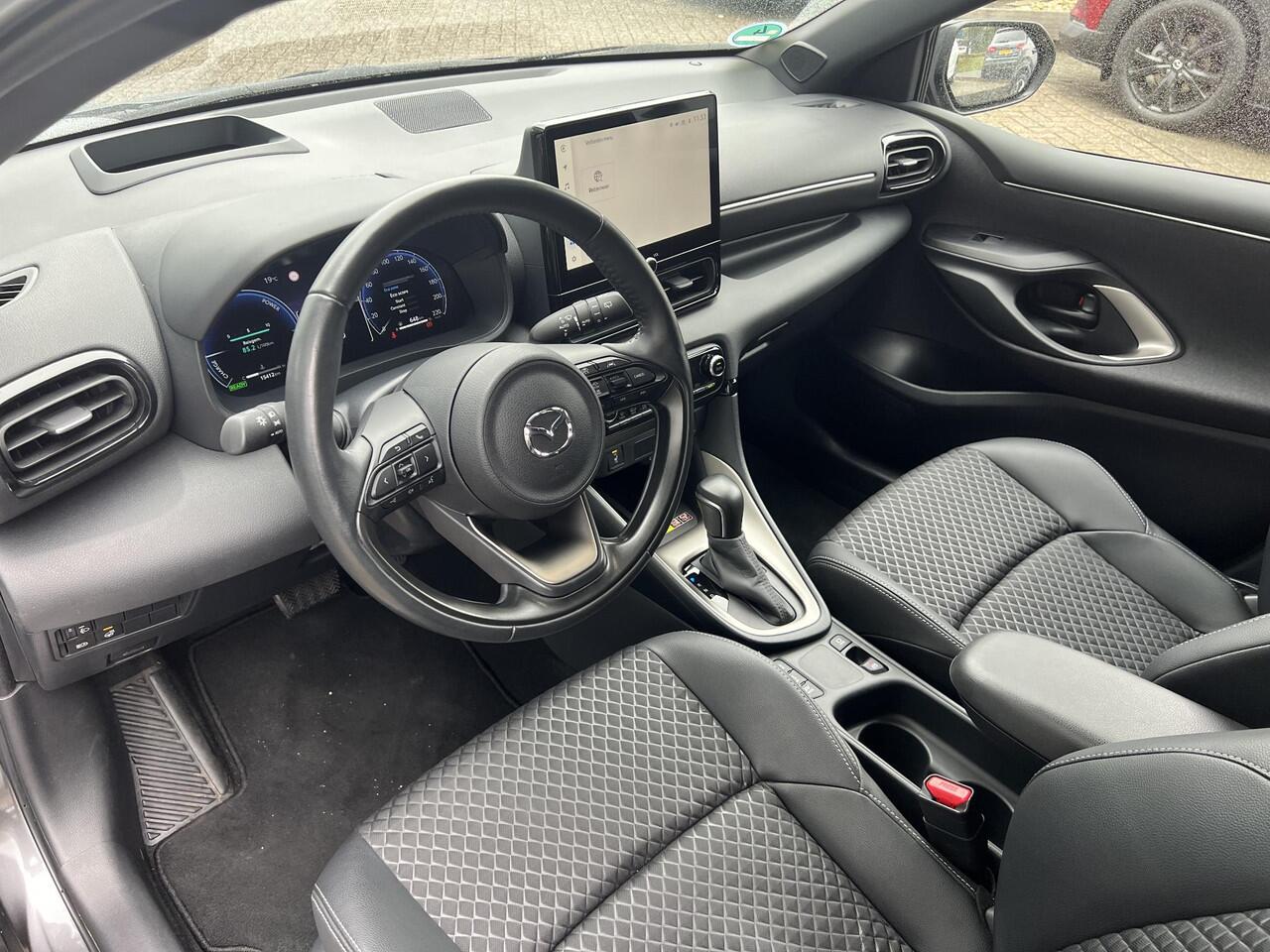 Mazda 2 Hybrid 1.5 Homura Plus AUTOMAAT | STOEL- EN STUURVERWARMING | PARKEERSENSOREN V+A | ACHTERUITRIJCAMERA | DODEHOEKDETECTIE | NAVIGATIE | CARPLAY | DRAADLOZE TELEFOONLADER | DIGITAAL DASHBOARD | KEYLESS |