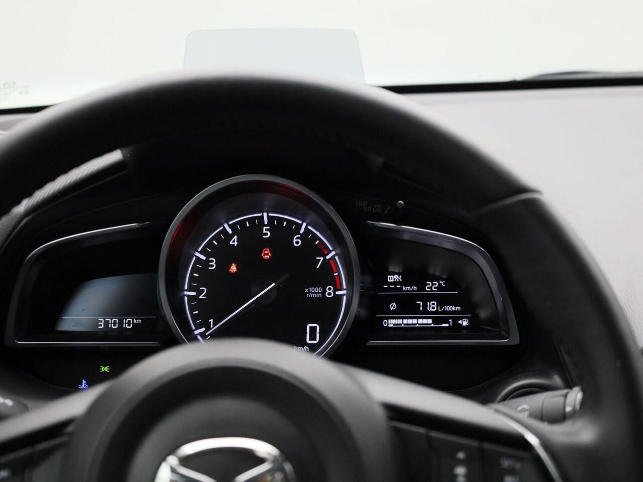 Mazda 2 1.5 90Pk Skyactiv-G Signature | Navigatie | Climate Control | Cruise Control Adaptief | Stoel- en Stuurwiel Verwarming | Apple Carplay/Android Auto | Lichtmetalen Velgen | Head-up Display | Parkeersensoren rondom incl. Camera | Keyless | Bekleding Leder/ 