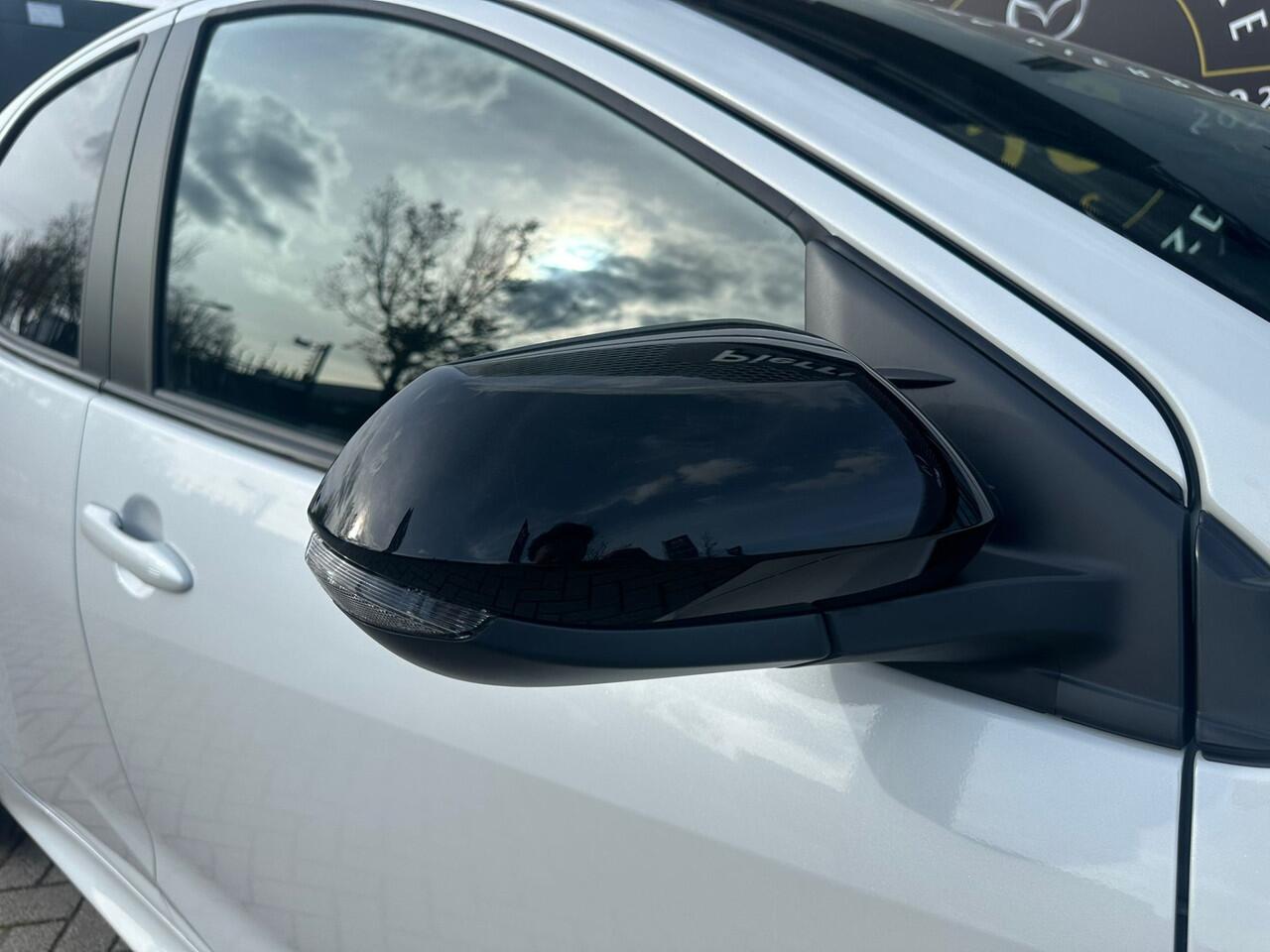 Mazda 2 Hybrid 1.5 Homura 116 PK AUTOMAAT APPLE CARPLAY& ANDROID | CLIMA | ACHTERUITRIJCAMERA * ¤ 3000,- EXTRA INRUIL DEAL* WINTERPAKKET | 17 INCH LMV