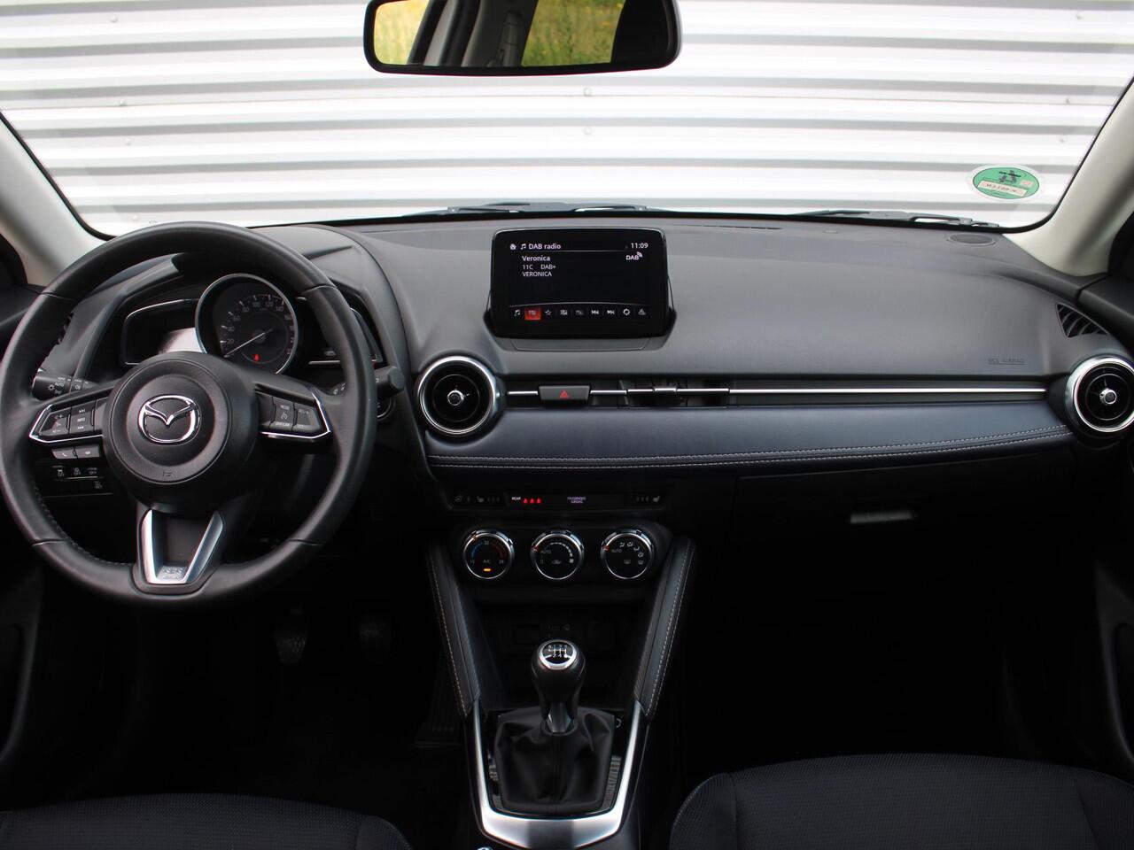 Mazda 2 1.5 Skyactiv-G Luxury | Stuur-/stoelverwarming | Camera | Apple Carplay/Android Auto | Navi | Dodehoek detectie | Clima | 16" LM | Cruise |