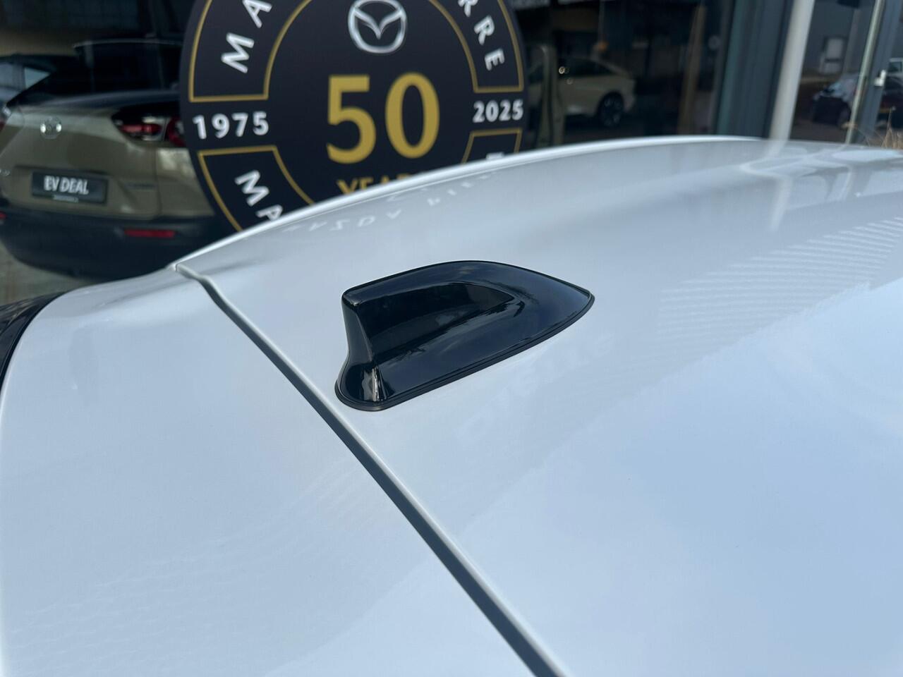 Mazda 2 Hybrid 1.5 Homura 116 PK AUTOMAAT APPLE CARPLAY& ANDROID | CLIMA | ACHTERUITRIJCAMERA * ¤ 3000,- EXTRA INRUIL DEAL* WINTERPAKKET | 17 INCH LMV