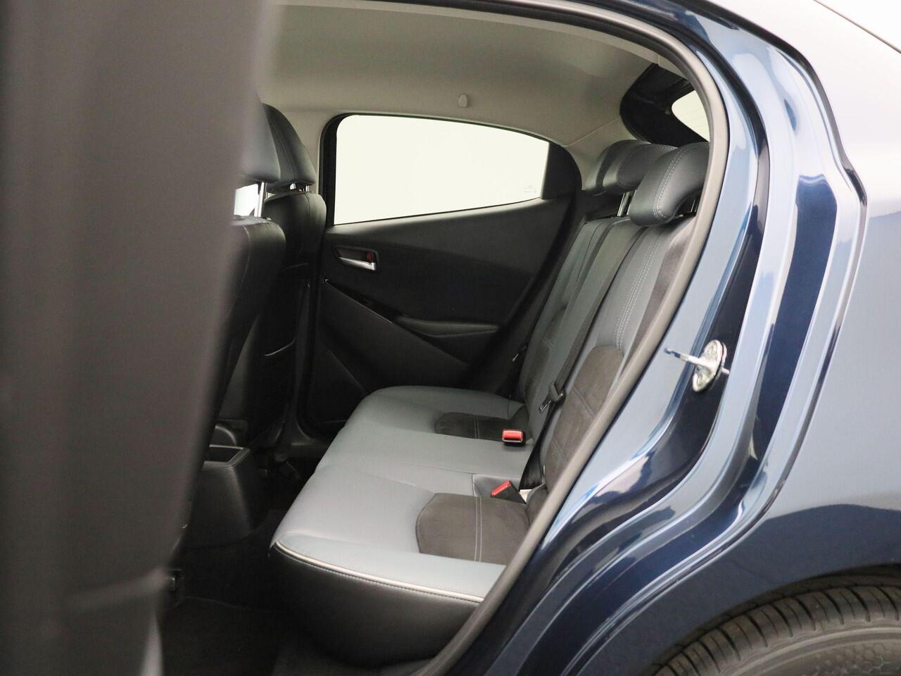 Mazda 2 1.5 90Pk Skyactiv-G Signature | Navigatie | Climate Control | Cruise Control Adaptief | Stoel- en Stuurwiel Verwarming | Apple Carplay/Android Auto | Lichtmetalen Velgen | Head-up Display | Parkeersensoren rondom incl. Camera | Keyless | Bekleding Leder/ 