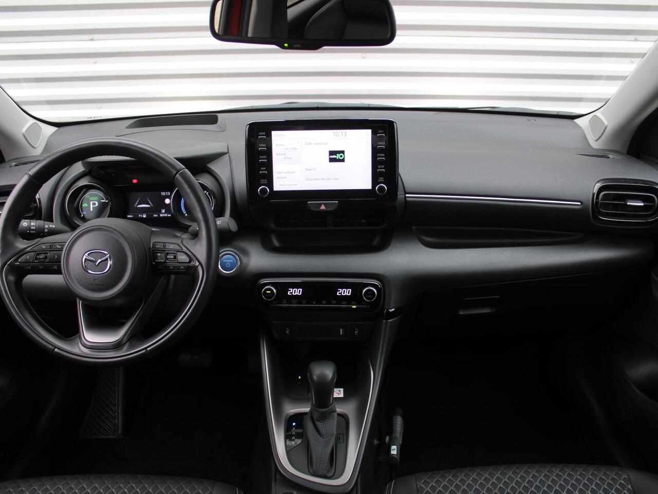 Mazda 2 Hybrid 1.5 Select | 16" LM | Stoel- & stuurverwarming | HUD | Camera | Dodehoek sensor |