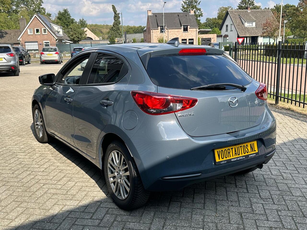 Mazda 2 1.5 Skyactiv-G Luxury | Navigatie | Camera | Apple Carplay | Stoelverwarming | Lichtmetalen Velgen 16" | PDC |