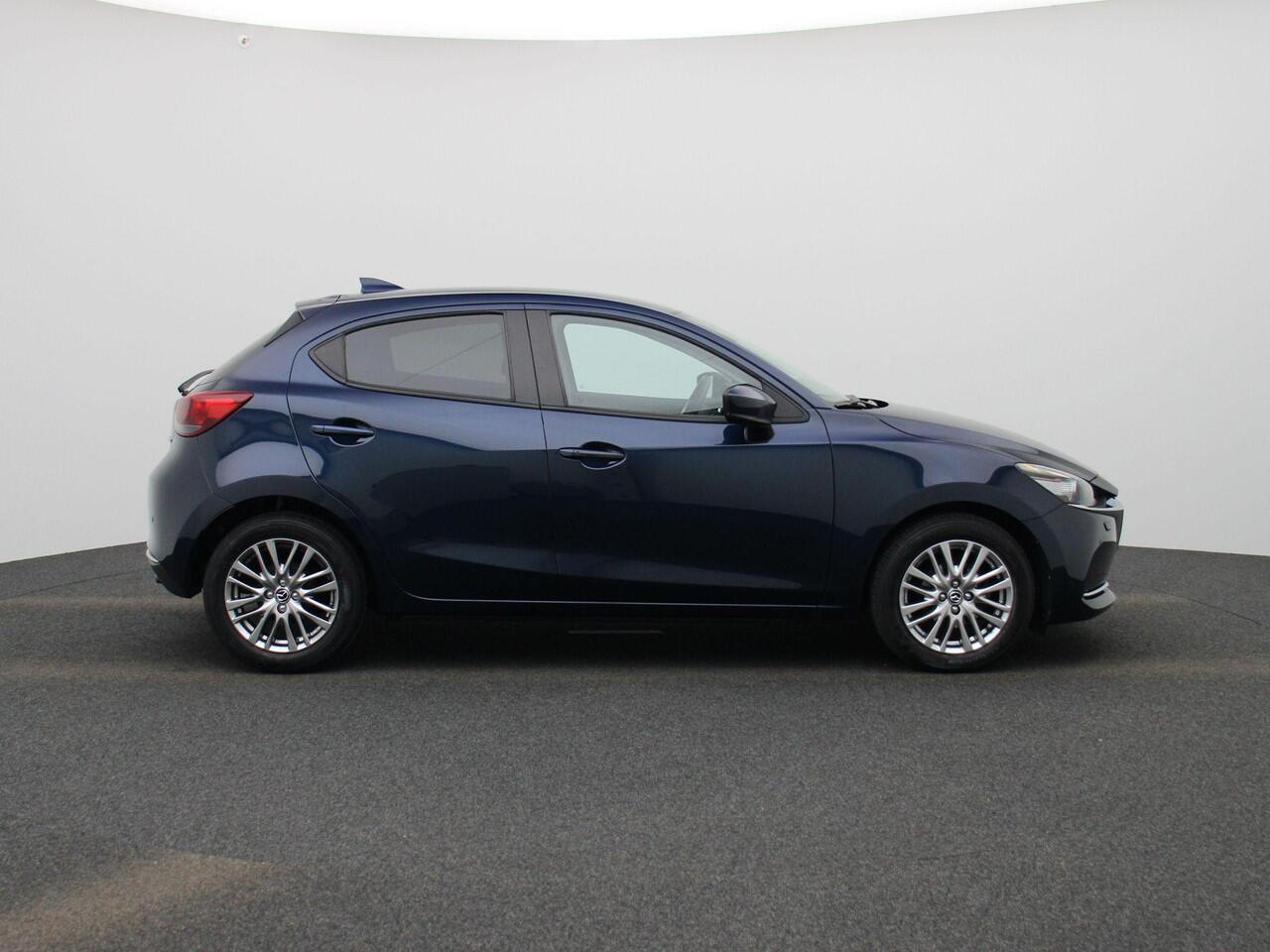 Mazda 2 1.5 90Pk Skyactiv-G Signature | Navigatie | Climate Control | Cruise Control Adaptief | Stoel- en Stuurwiel Verwarming | Apple Carplay/Android Auto | Lichtmetalen Velgen | Head-up Display | Parkeersensoren rondom incl. Camera | Keyless | Bekleding Leder/ 