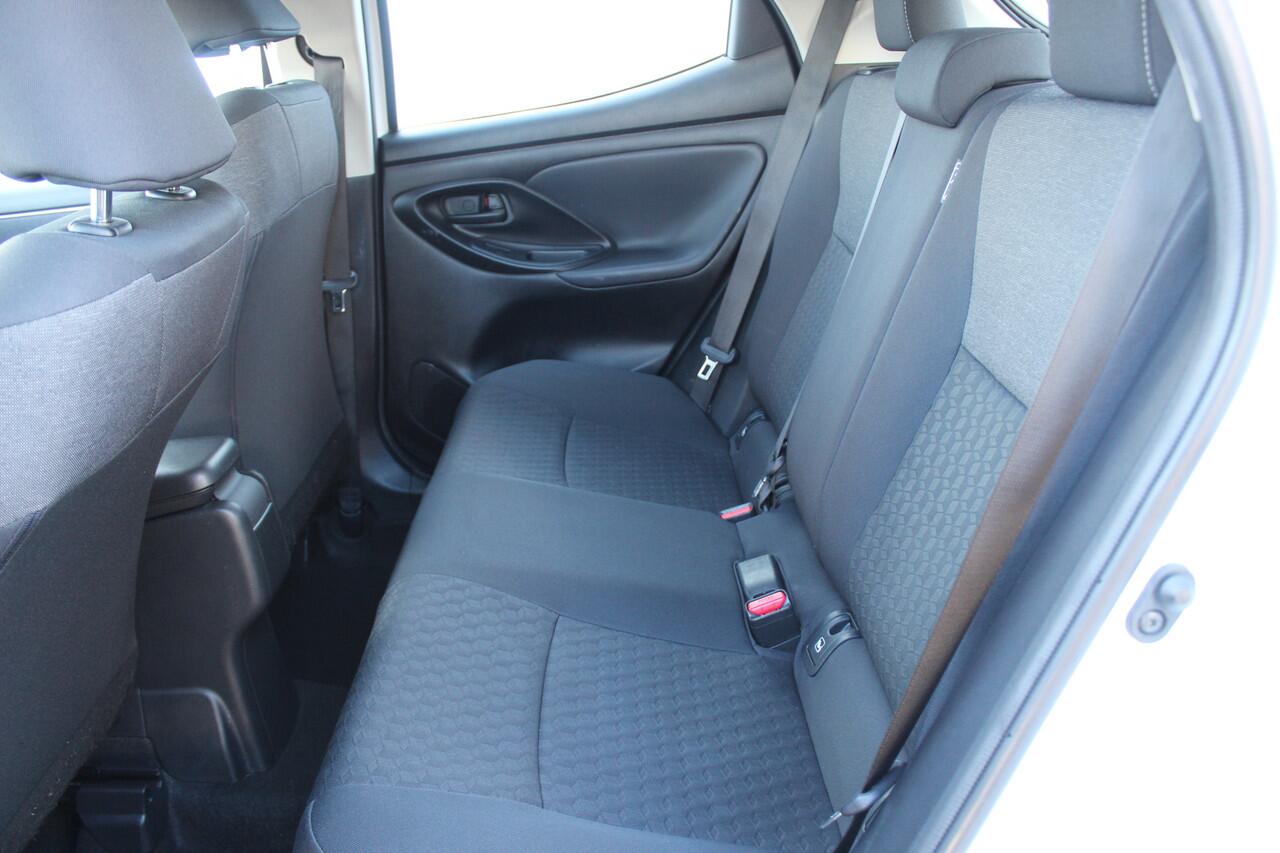 Mazda 2 Hybrid 1.5 Toyota Yaris l Stuur- en Stoelverwarming l Apple Carplay/ Android auto l Keyless l Automaat l Cruise control l VDL auto