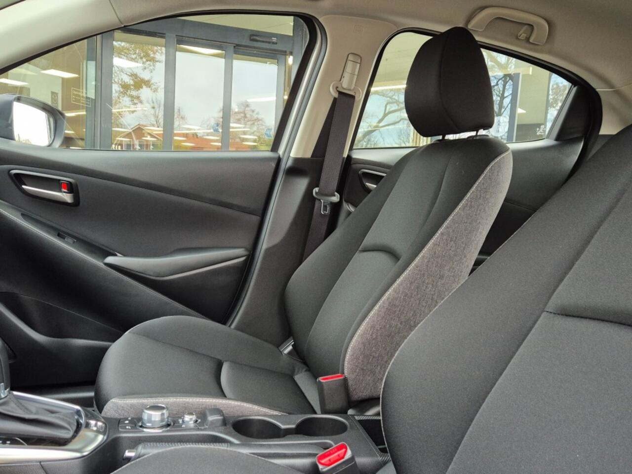 Mazda 2 SKYACTIV-G 90 6AT CENTRE-LINE / CARPLAY