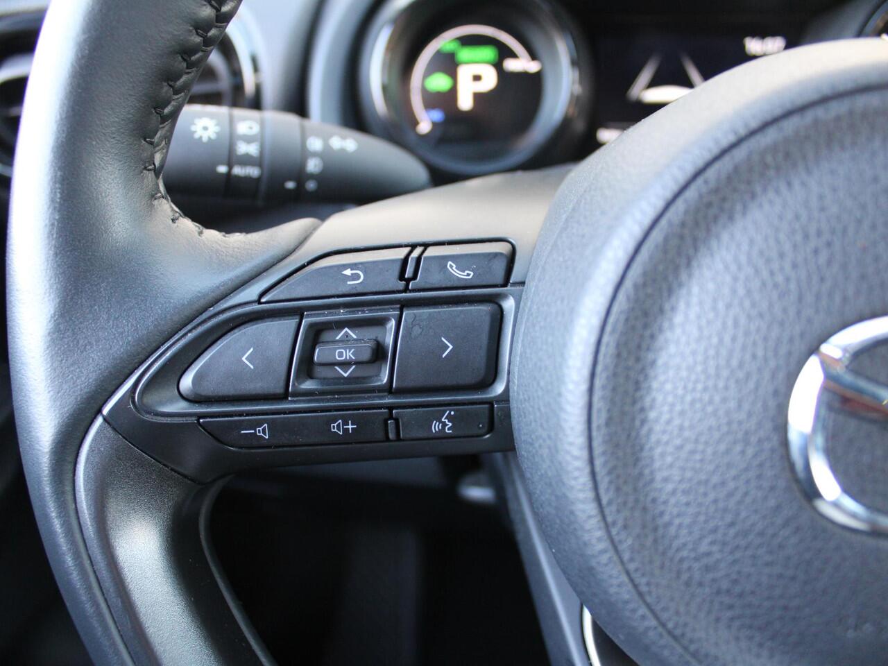 Mazda 2 Hybrid 1.5 Select | 16" LM | Stoel- & stuurverwarming | HUD | Camera | Dodehoek sensor | Clima | Apple Carplay/Android Auto |