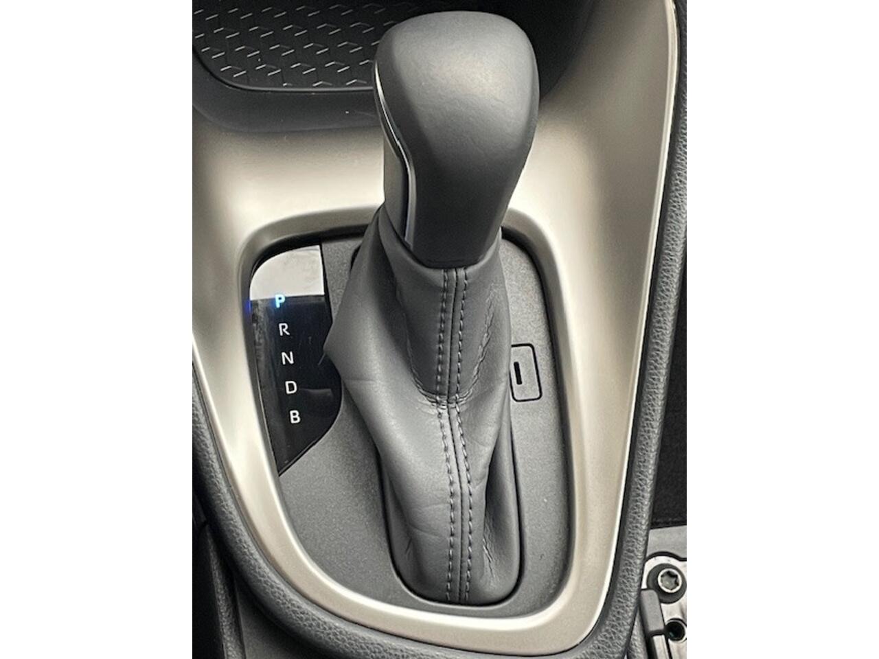 Mazda 2 Hybrid 1.5 Hybrid Agile Automaat Navigatie ( via Apple Carplay/Android Auto, Climate Control, LED, 15"Lm, Stoel/Stuurverwarming, Dodehoek Detectie