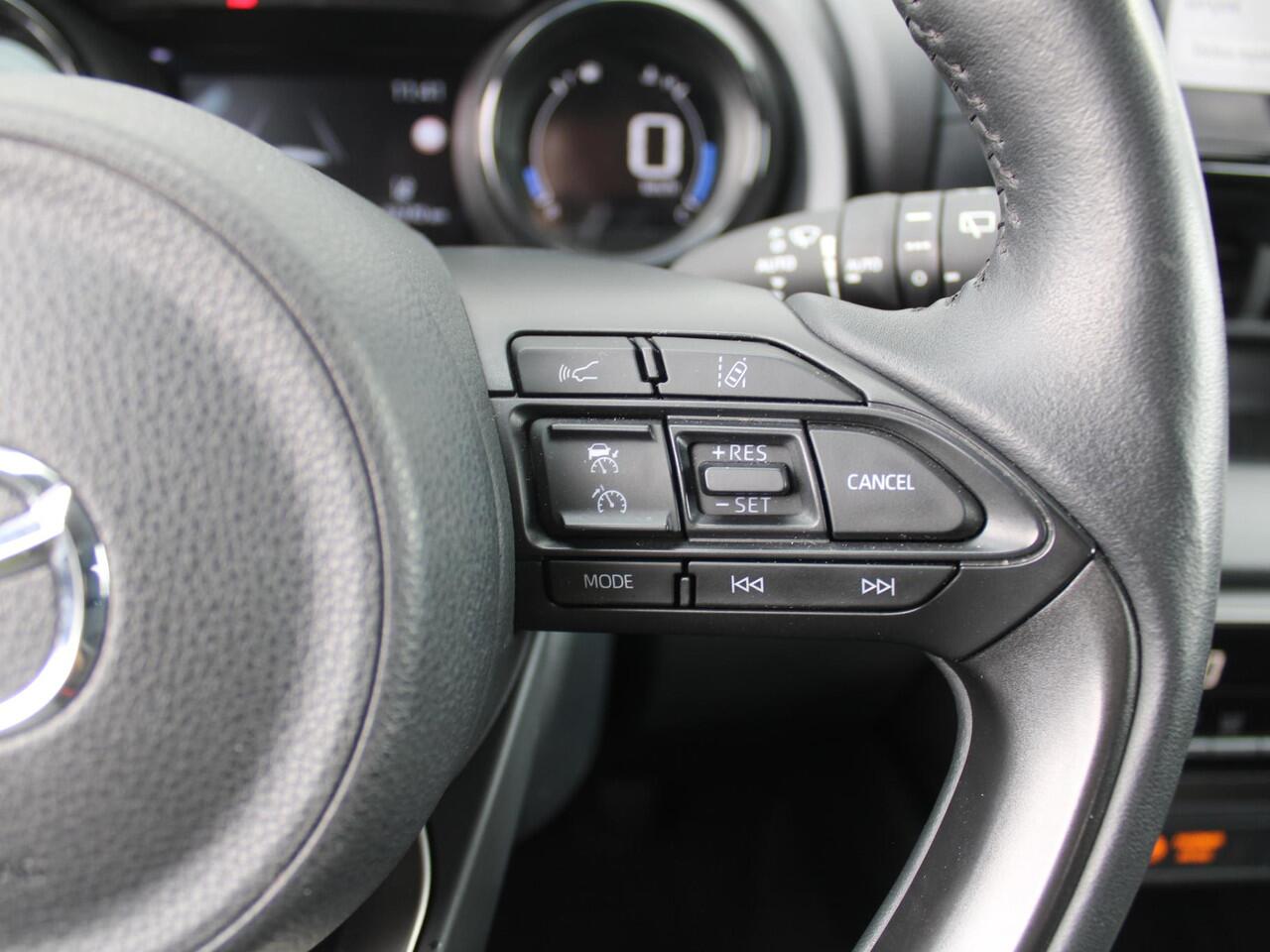 Mazda 2 Hybrid 1.5 Select | 16" LM | Stoel- & stuurverwarming | HUD | Camera | Dodehoek sensor | Clima | Apple Carplay/Android Auto |