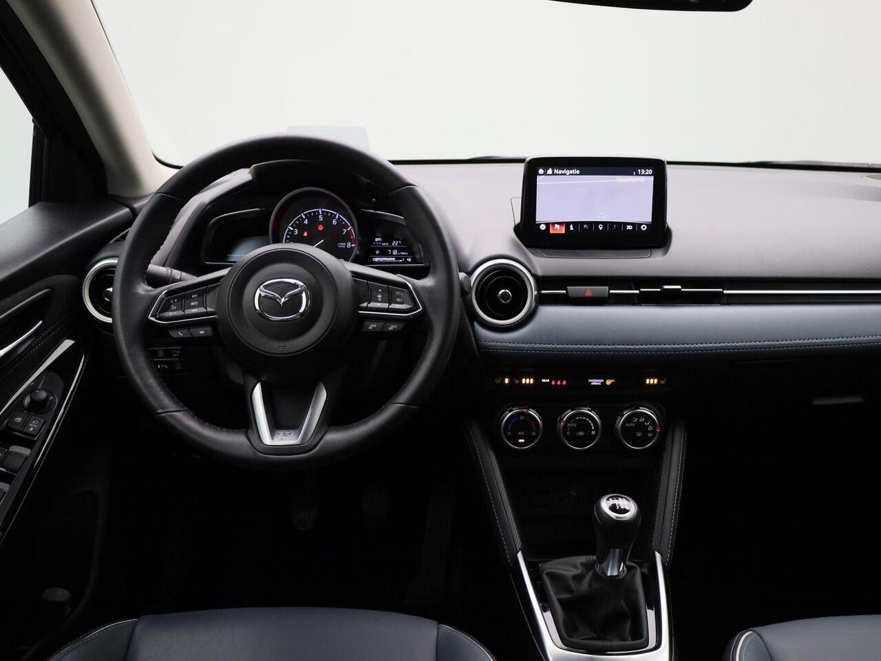 Mazda 2 1.5 90Pk Skyactiv-G Signature | Navigatie | Climate Control | Cruise Control Adaptief | Stoel- en Stuurwiel Verwarming | Apple Carplay/Android Auto | Lichtmetalen Velgen | Head-up Display | Parkeersensoren rondom incl. Camera | Keyless | Bekleding Leder/ 