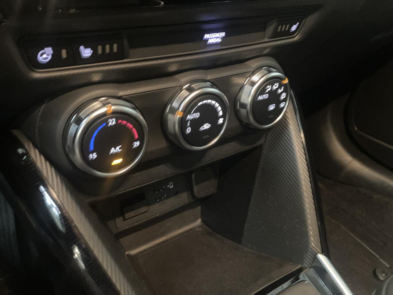 Mazda 2 1.5 MHEV LUXERY/PDC/CAM/DODE HOEK/NAVI/XENON/CARPLAY/ENZ