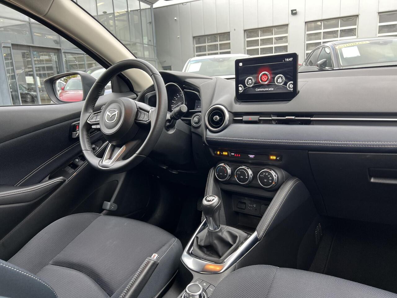 Mazda 2 1.5 Skyactiv-G Luxury 1e EIGENAAR | NED. AUTO| DEALER ONDERHOUDEN | * 6 JAAR GARANTIE | PARKEERSENSOREN ACHTER | CARPLAY | STOEL- EN STUURVERWARMING | CLIMATE CONTROL | KEYLESS |