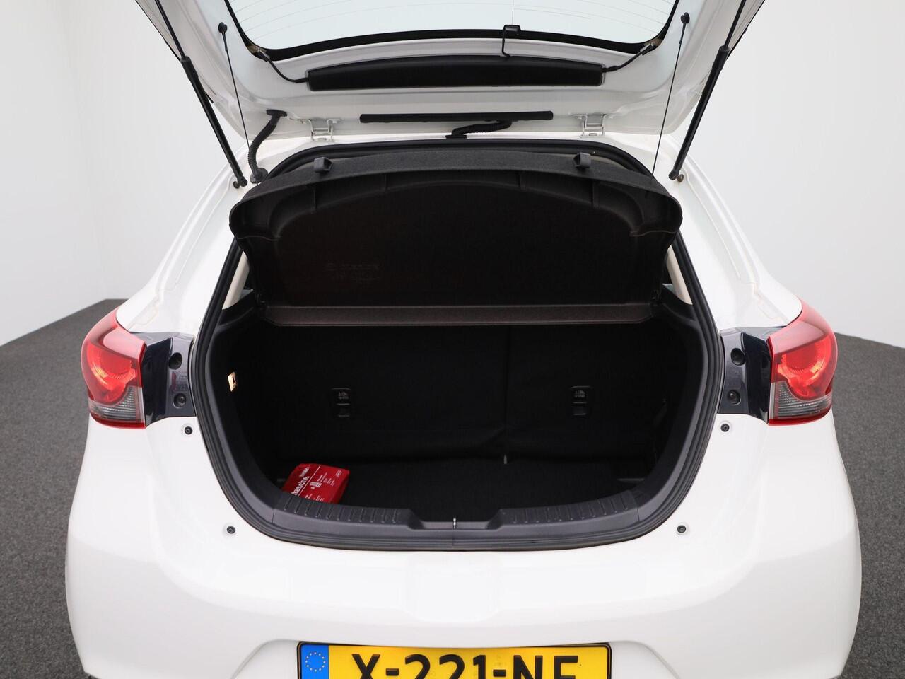 Mazda 2 1.5 e-SkyActiv-G 90 Centre-Line | Cruise Control | DAB-Radio | LED-Verlichting | Airconditioning | Apple Carplay & Android Auto | Keyless Start | Elektrische Ramen | Elektrisch Verstelbare Spiegels | Orig. NL