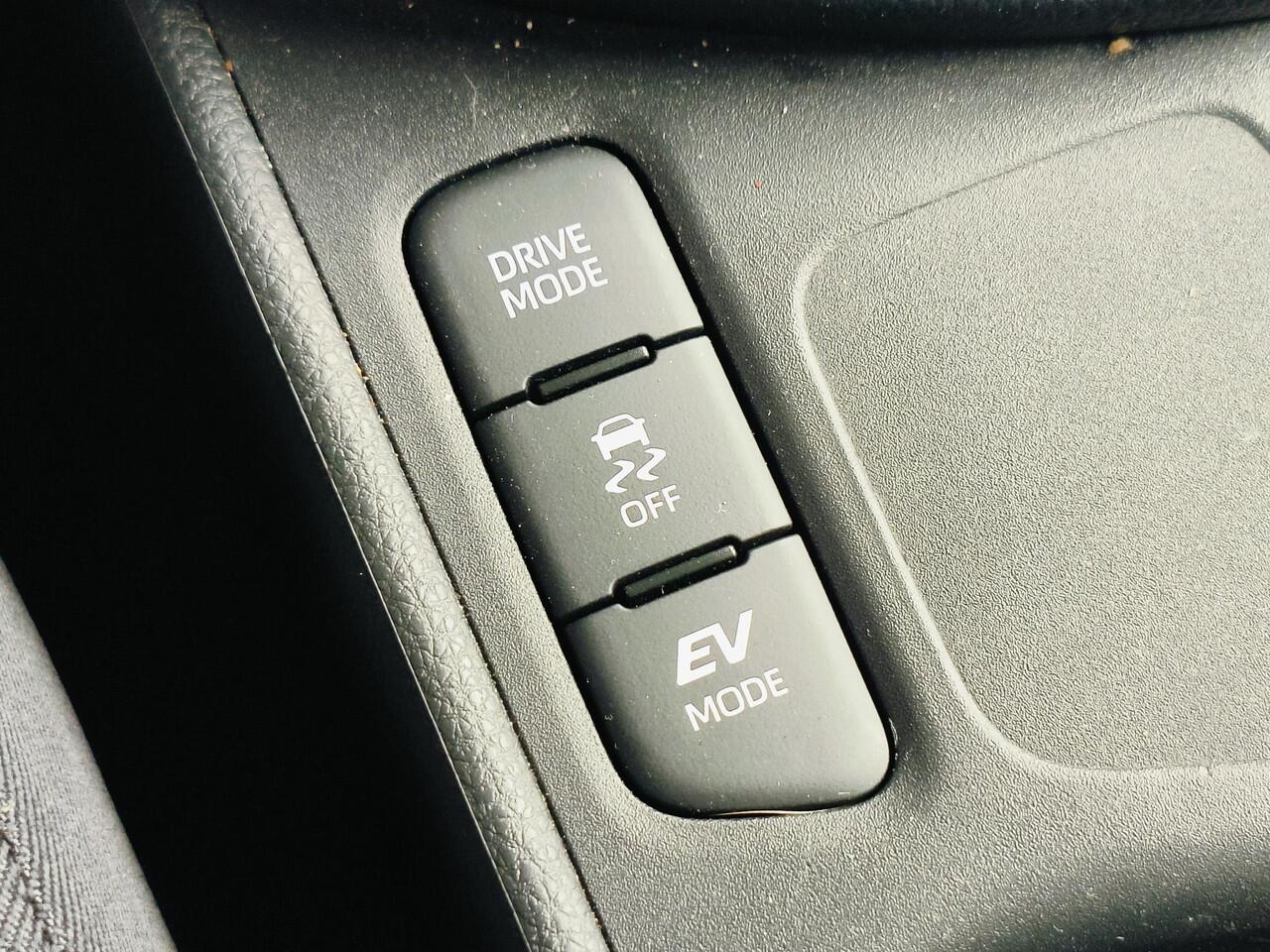 Mazda 2 Hybrid 1.5 Prime-line AUTOMAAT uit 2024 Rijklaar + Fabrieksgarantie tot 07-2029 Henk Jongen Auto's in Helmond, al 50 jaar service zoals 't hoort!