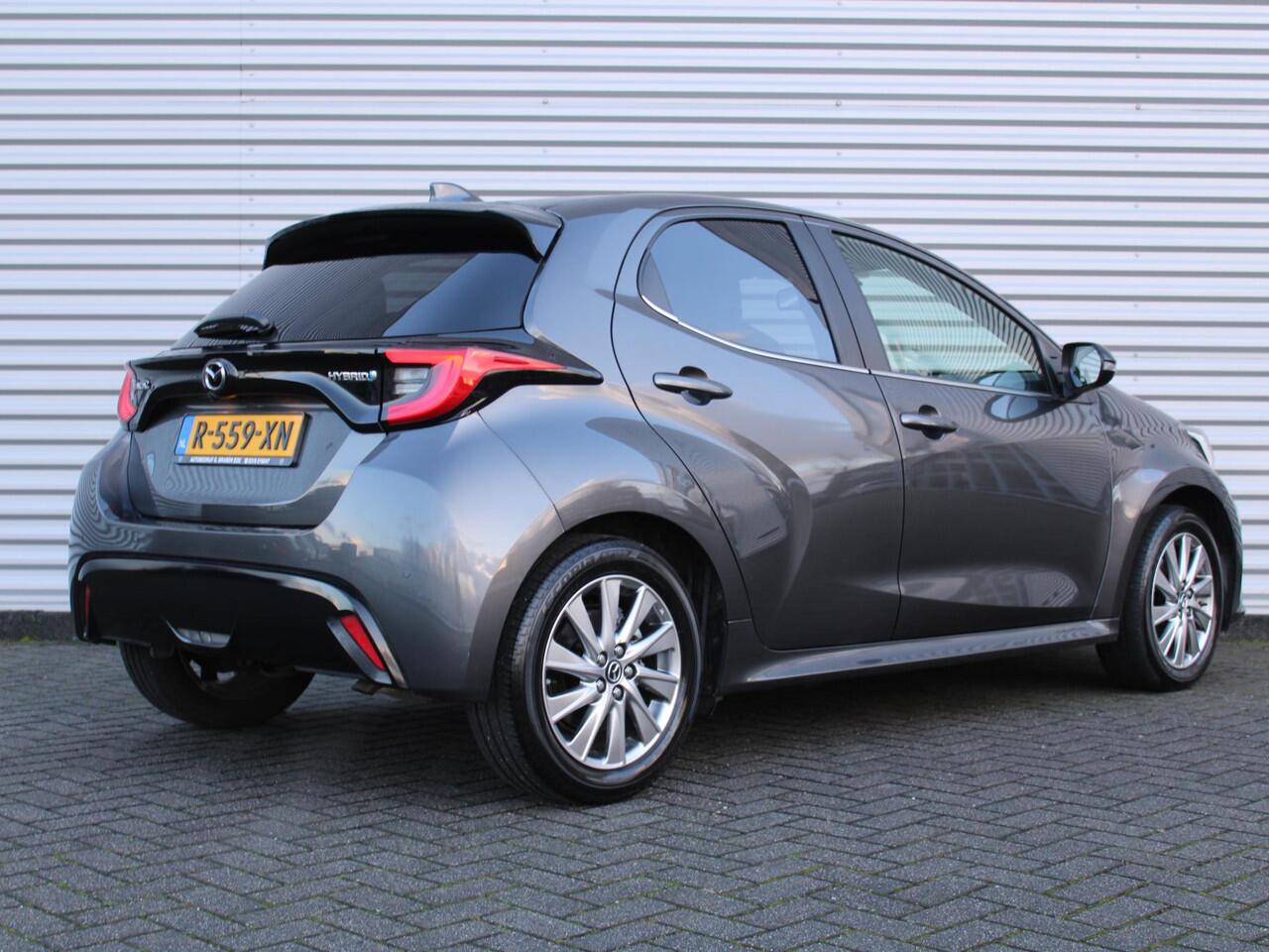 Mazda 2 Hybrid 1.5 Select | 16" LM | Stoel- & stuurverwarming | HUD | Camera | Dodehoek sensor | Clima | Apple Carplay/Android Auto |