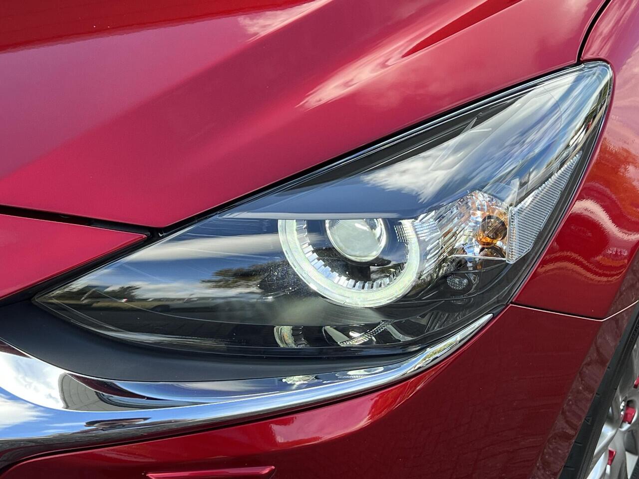 Mazda 2 1.5 Skyactiv-G Luxury | ACHTERUITRIJCAMERA | STOEL- EN STUURVERWARMING | CRUISE CONTROL | CLIMATRONIC | CARPLAY | RIJSTROOKBEGELEIDING | NED AUTO | *6 jaar garantie