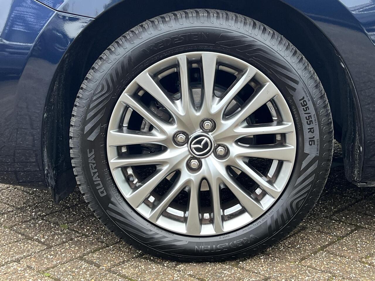 Mazda 2 1.5 Skyactiv-G Luxury | ACHTERUITRIJCAMERA | STOEL-EN STUURVERWARMING | LM VELGEN | CARPLAY | NAVIGATIE