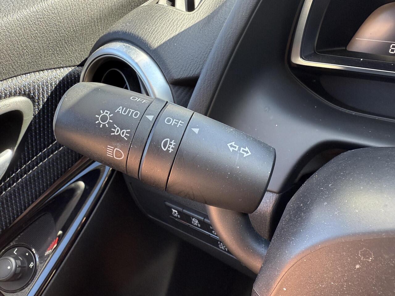 Mazda 2 1.5 Skyactiv-G Luxury Automaat | iACTIVSENSE PACK | CAMERA | STOELVERWARMING |