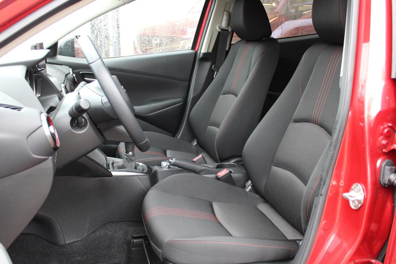 Mazda 2 1.5 e-SkyActiv-G 90 Homura , Demovoordeel ¤4.140-, Apple Carplay, LMV 16 Inch, Camera, PDC, Clima, Cruise, Stuur/Stoelverwarming, BSM, LKA