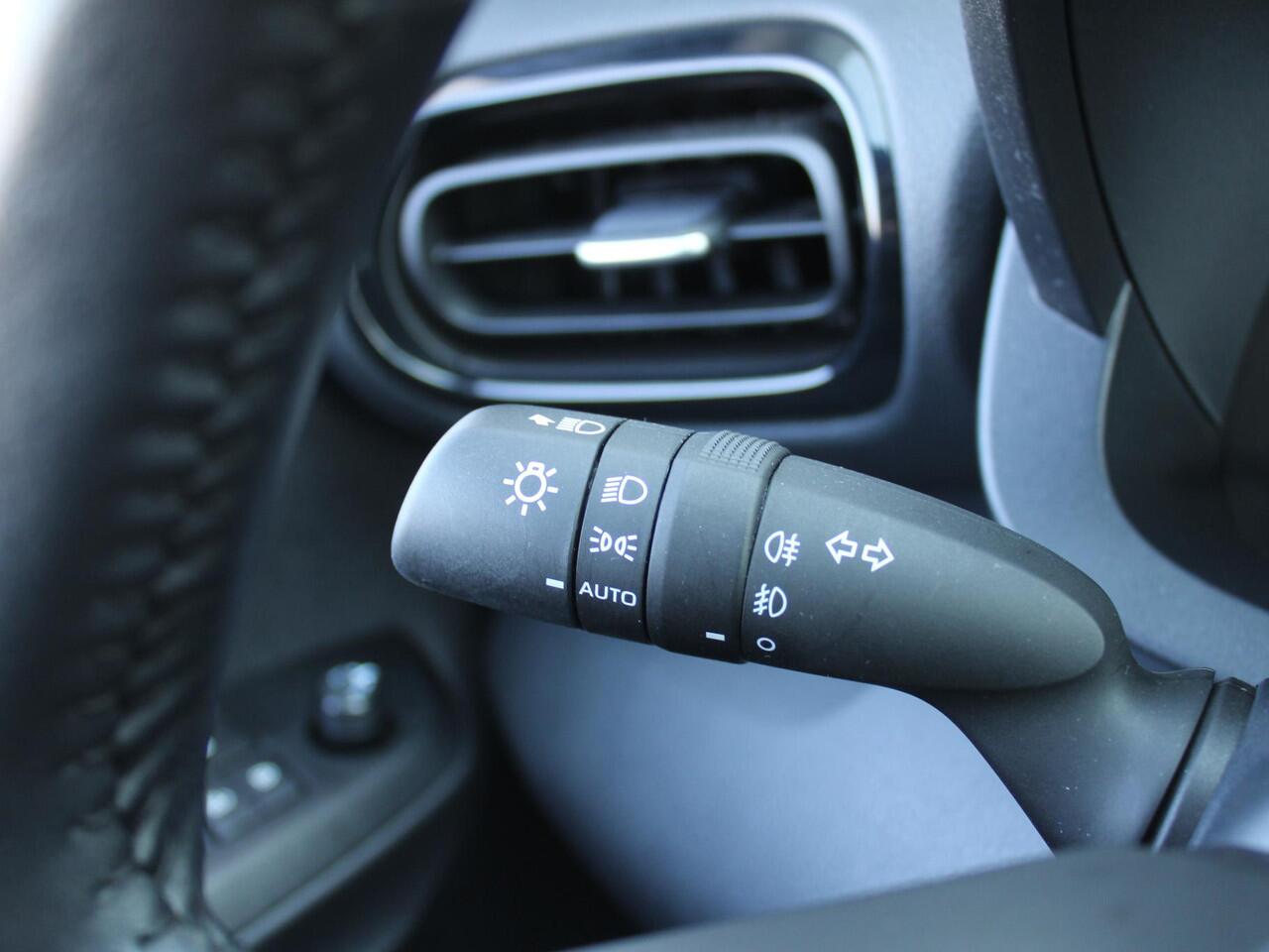 Mazda 2 Hybrid 1.5 Agile | Stuur-/stoelverwarming | Camera | 15" LM | Cruise adapt. | Airco |