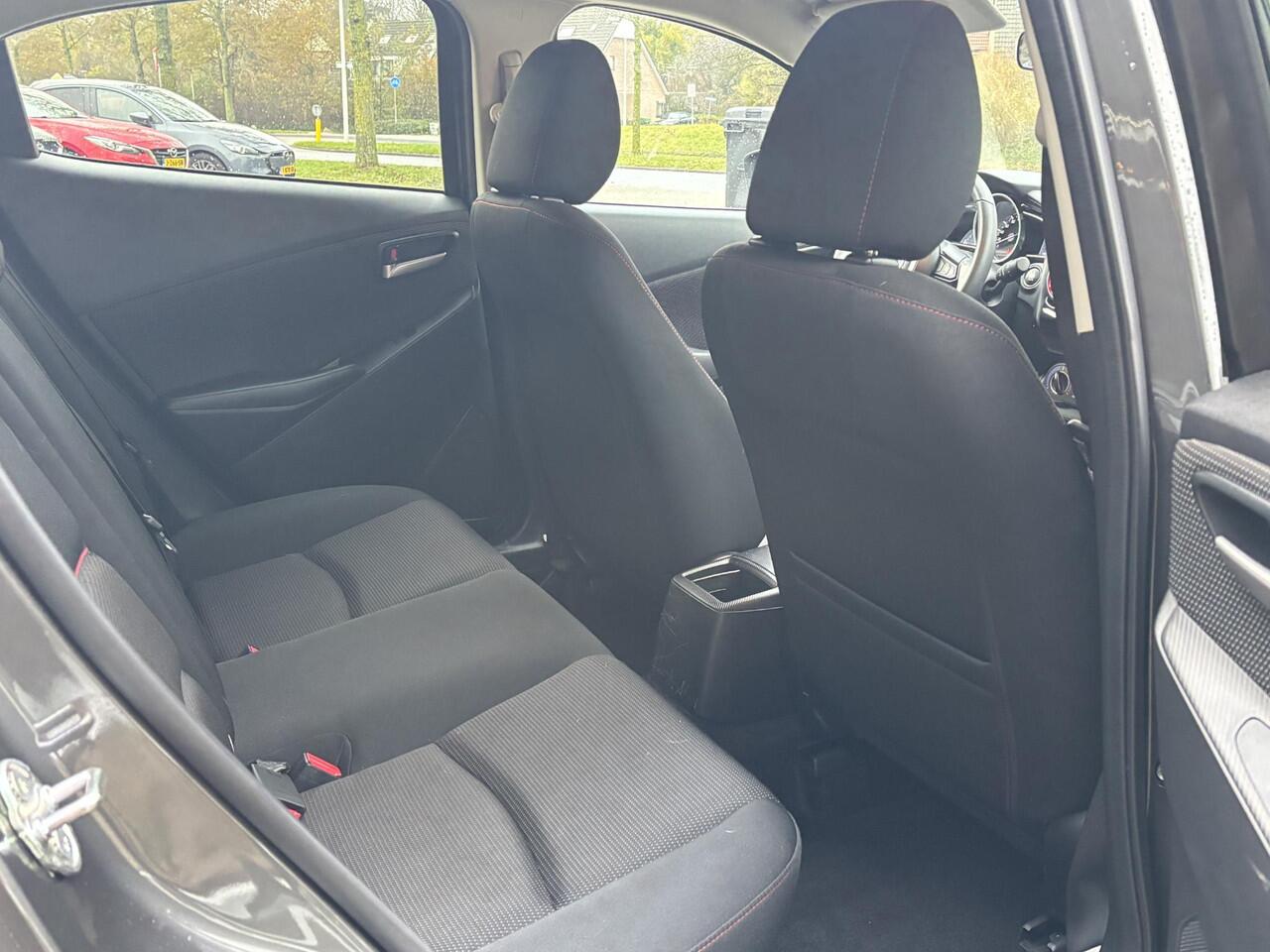 Mazda 2 1.5 Skyactiv-G Sportive 1e Eig., Dealer Ondh., Airco, Apple Carplay/ Android Auto, Cruise Controle, Navigatie, A.Rij-Camera, Lichtmetaal met All-Seasons banden.