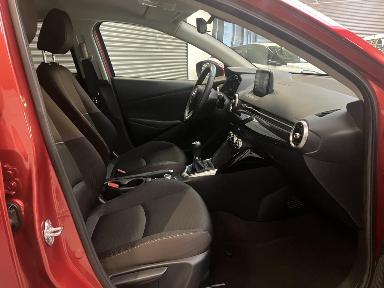 Mazda 2 1.5 MHEV LUXERY/PDC/CAM/DODE HOEK/NAVI/XENON/CARPLAY/ENZ