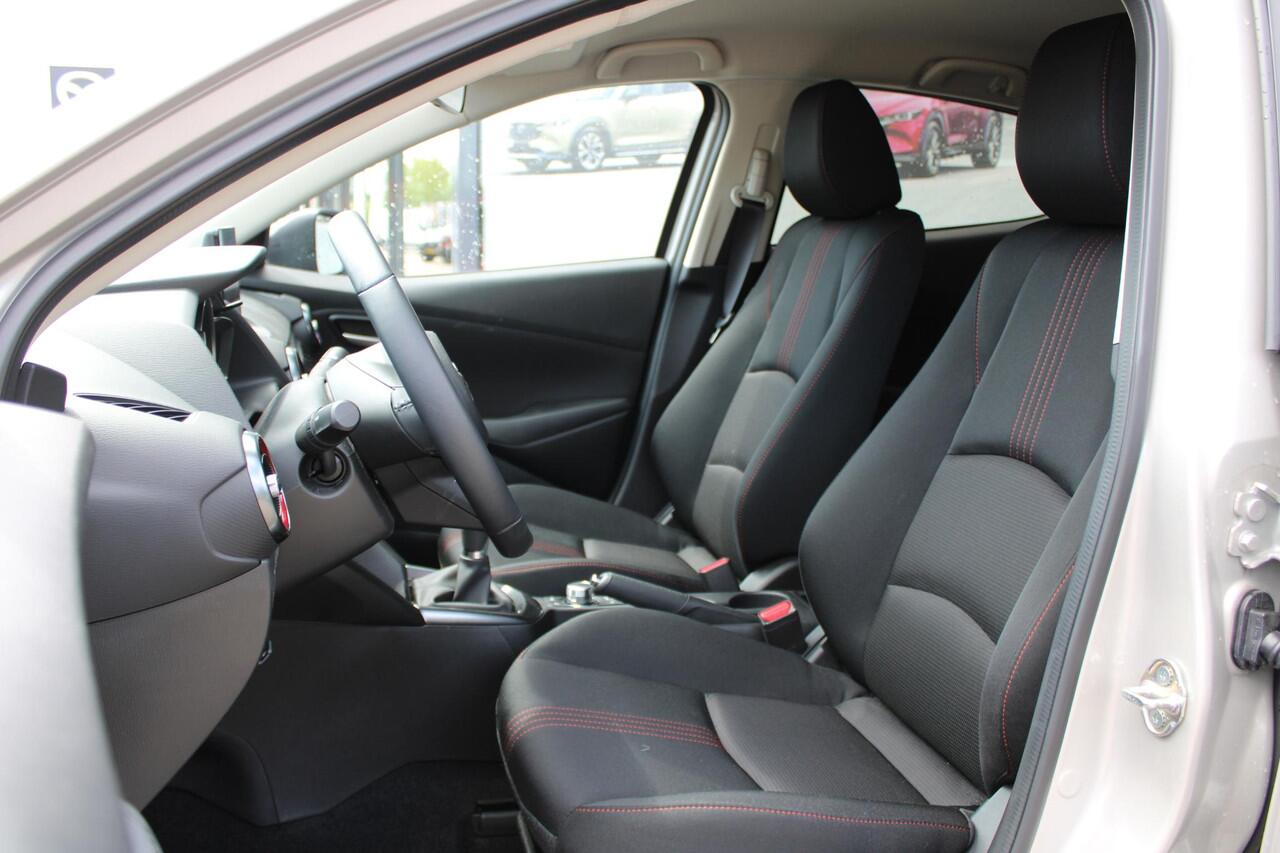 Mazda 2 1.5 e-SkyActiv-G 90 Homura Demovoordeel ¤3.340 -, Apple Carplay, LMV 16 Inch, Camera, PDC, Clima, Cruise, Stuur/Stoelverwarming, BSM, LKA