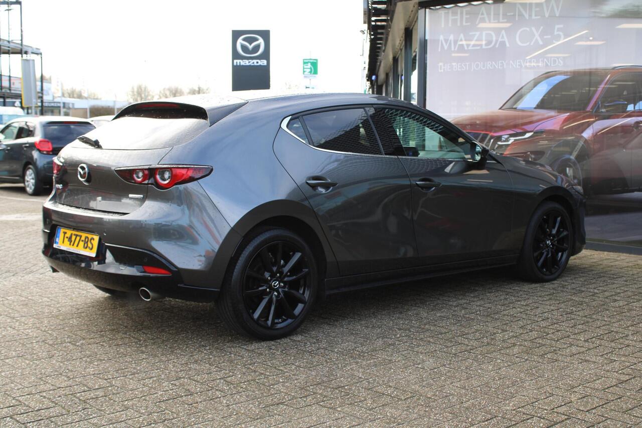 Mazda 3 2.0 e-SkyActiv-G M Hybrid 150 Homura , Adap. Cruise, LMV 18 Inch, PDC, Camera, Navi, Apple Carplay, Clima, Stoelverwarming, HUD, Stoffen bekleding