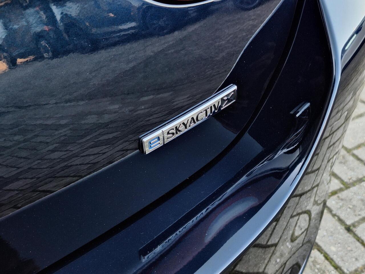 Mazda 3 2.0 e-SkyActiv-X M Hybrid 186 Comfort | Apple Carplay/Android Auto | Stoel/stuurverwarming | Climate control | Adaptief Cruise Control | Elektrische verstelbare stoelen met geheugen |