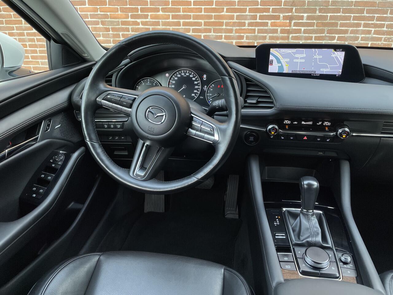 Mazda 3 2.0 e-SkyActiv-X M Hybrid 180 Automaat Comfort met Bose | Climate control | Winterpakket | TREKHAAK | LEDER | NAVIGATIE Achteruitrijcamera | Parkeersensoren voor + achter