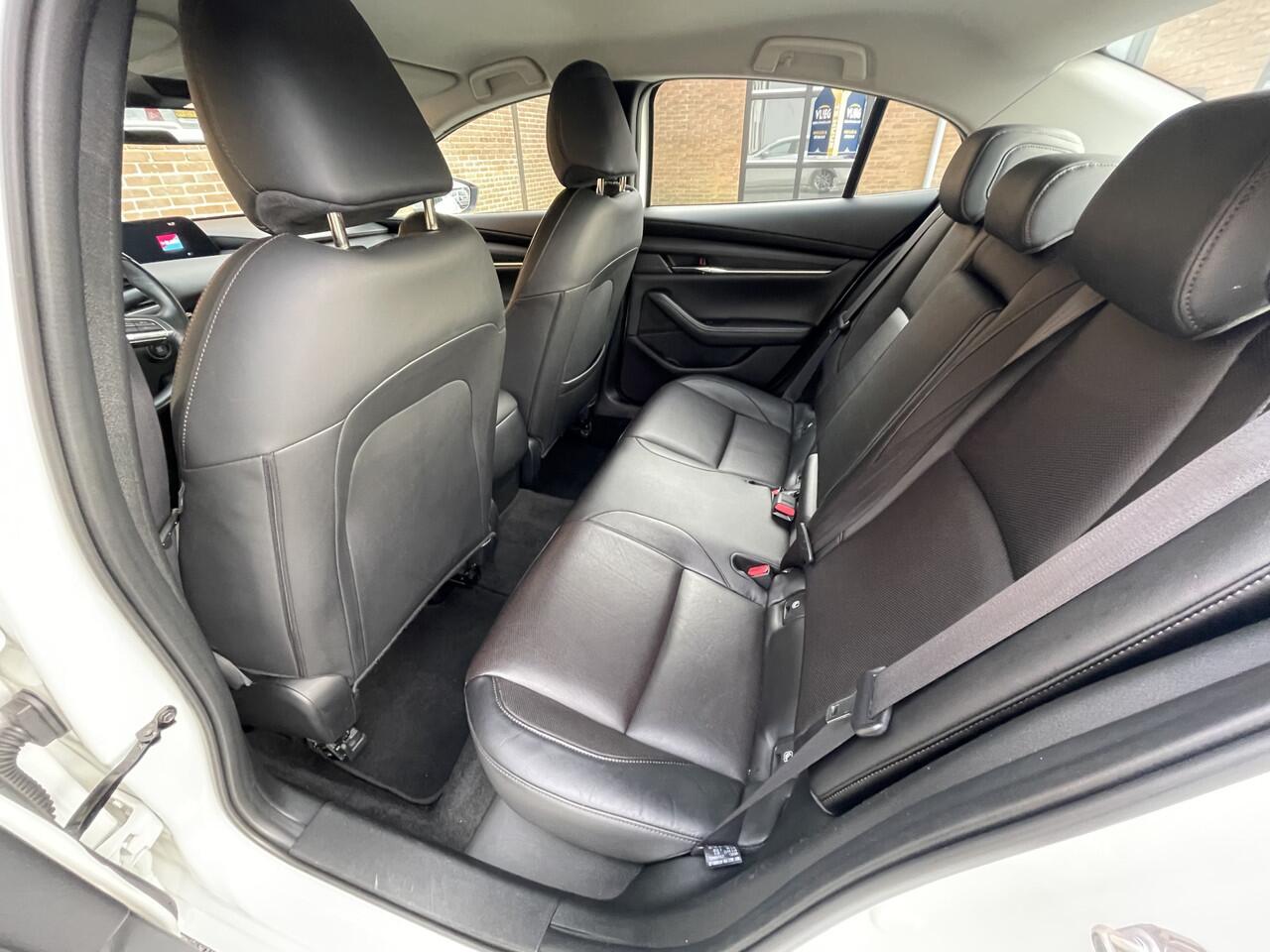 Mazda 3 2.0 e-SkyActiv-X M Hybrid 180 Automaat Comfort met Bose | Climate control | Winterpakket | TREKHAAK | LEDER | NAVIGATIE Achteruitrijcamera | Parkeersensoren voor + achter