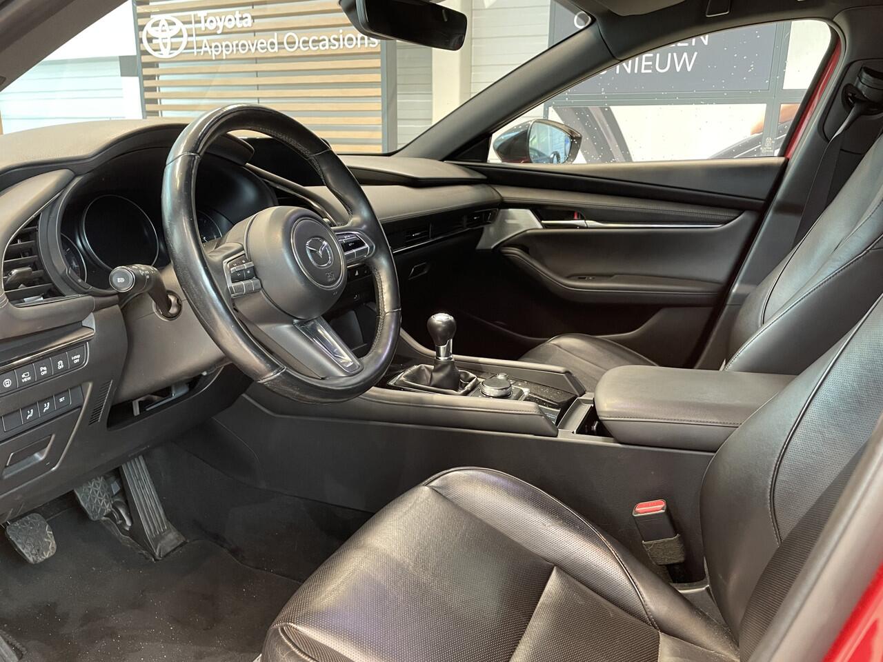 Mazda 3 2.0 e-SkyActiv-X M Hybrid 180 Luxury | Apple Carplay Android Auto | fabrieksnavi | Trekhaak afneembaar |extra set LM velgen met winterbanden|