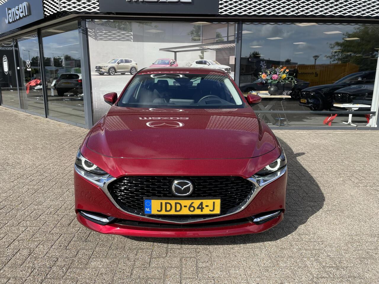 Mazda 3 3 Sedan 2.0 E-SkyActiv-X 186 Takumi , Demovoordeel ¤ 5.000,- , Automaat, Leder, Bose, 360 Camera, HUD, LMV 18 Inch, Clima, Stoelverwarming, Stuurverwarming, Navi, Apple Carplay, LKA, Adap. Cruise