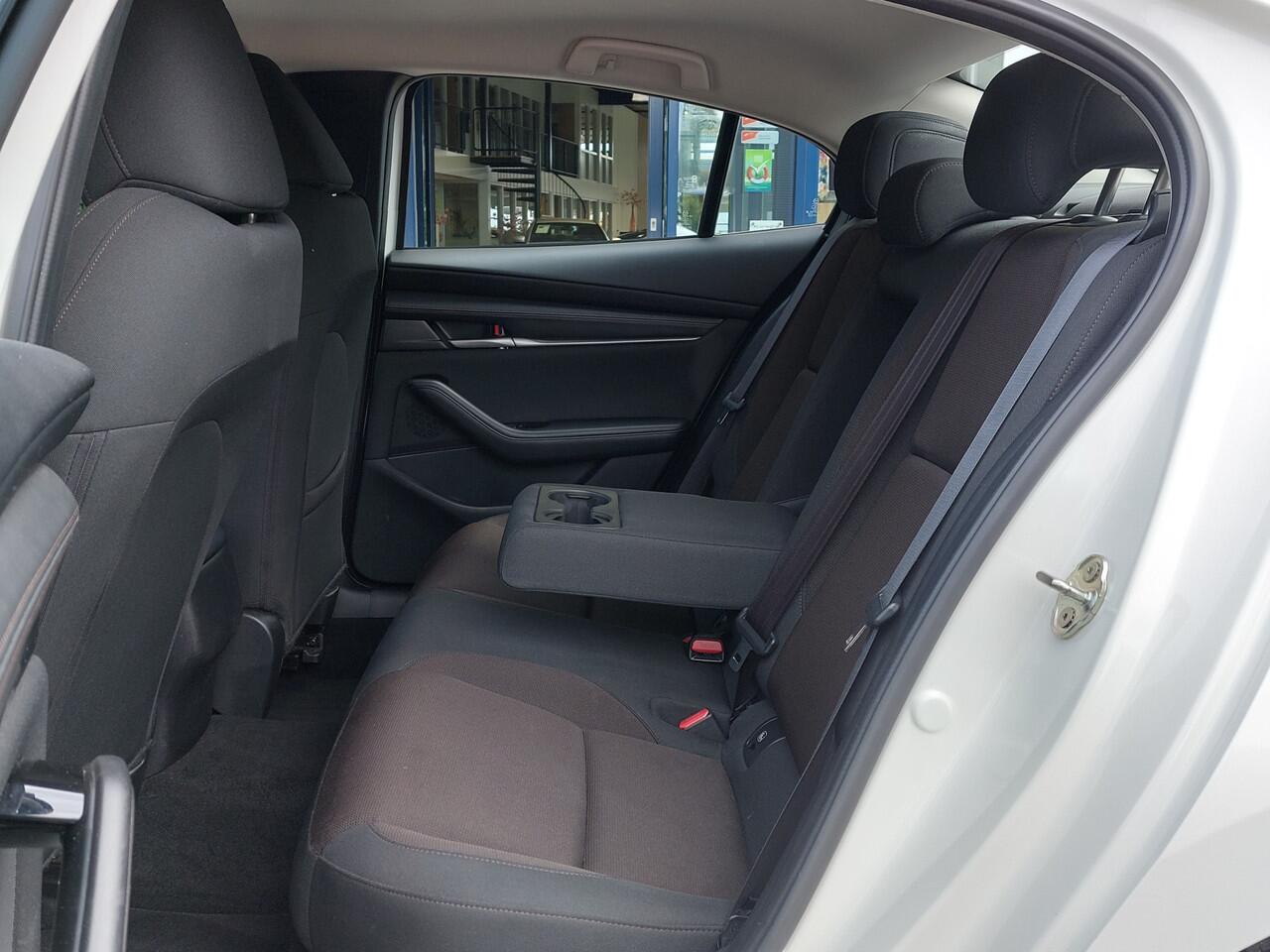 Mazda 3 2.0 e-SkyActiv-G M Hybrid 122pk | Origineel NL | Navi | Apple Carplay + Android Auto | Airco | Adap.Cruise | Led Koplampen | Pdc+Camera | Rijstrook+Licht+Regensensor | 16''lm