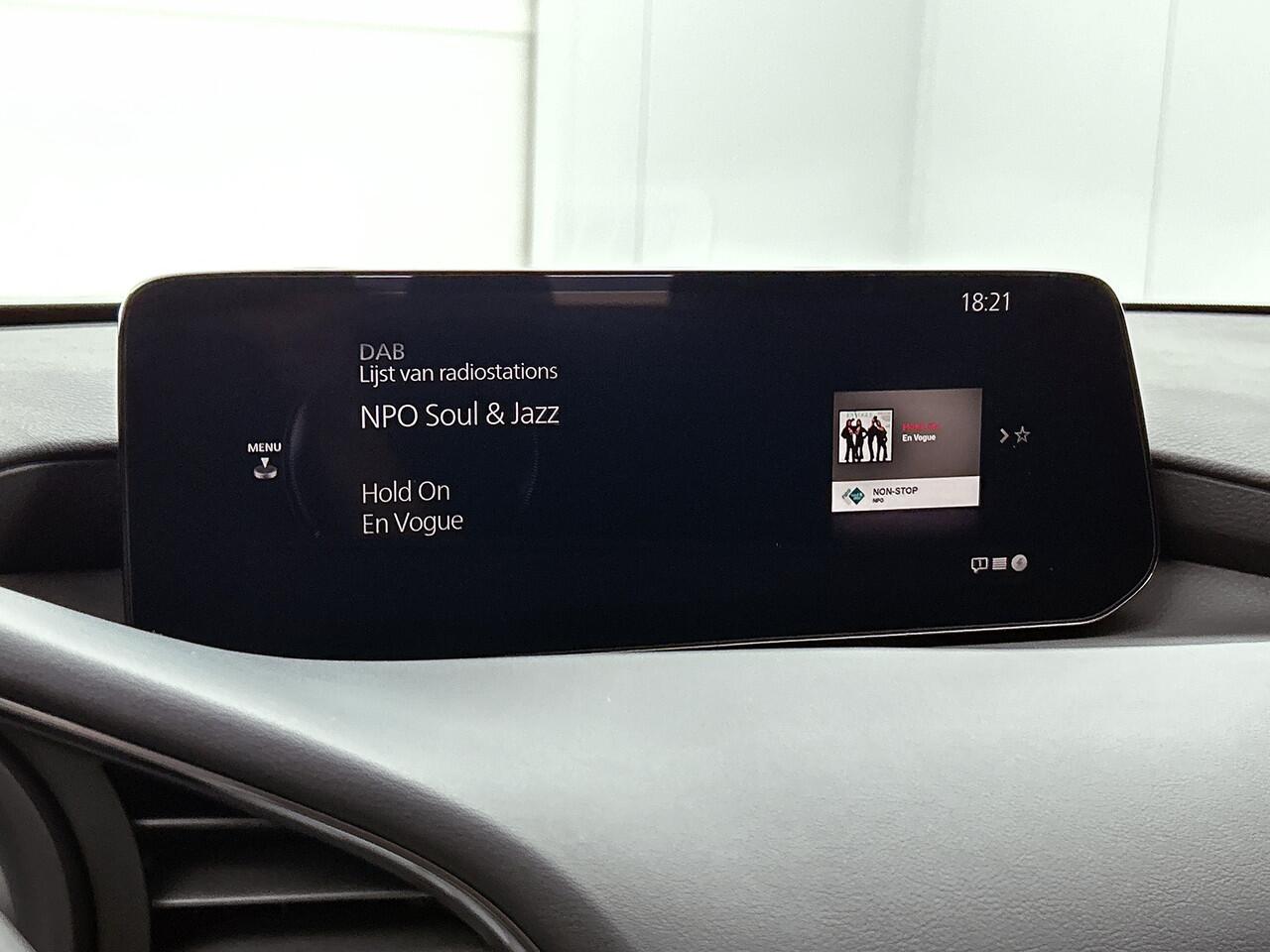 Mazda 3 2.0 e-SkyActiv-X M Hybrid 186 Centre-line | Stuur + Stoel Verwarming | Camera | Navigatie |