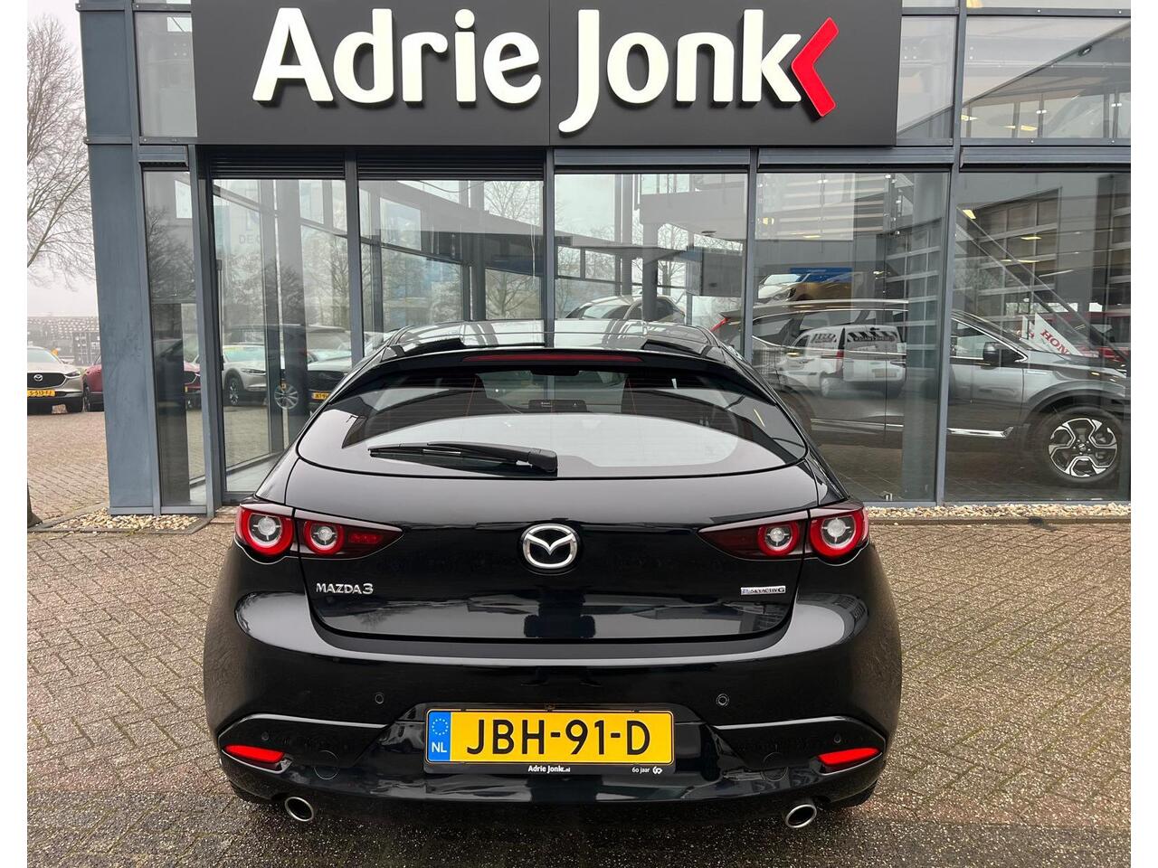 Mazda 3 2.5 e-SkyActiv-G M Hybrid 140 Centre-line | AUTOMAAT | *6 JAAR GARANTIE | APPLE & ANDROID AUTO | CAMERA | NAVIGATIE | STUUR + STOELVERWARMING |