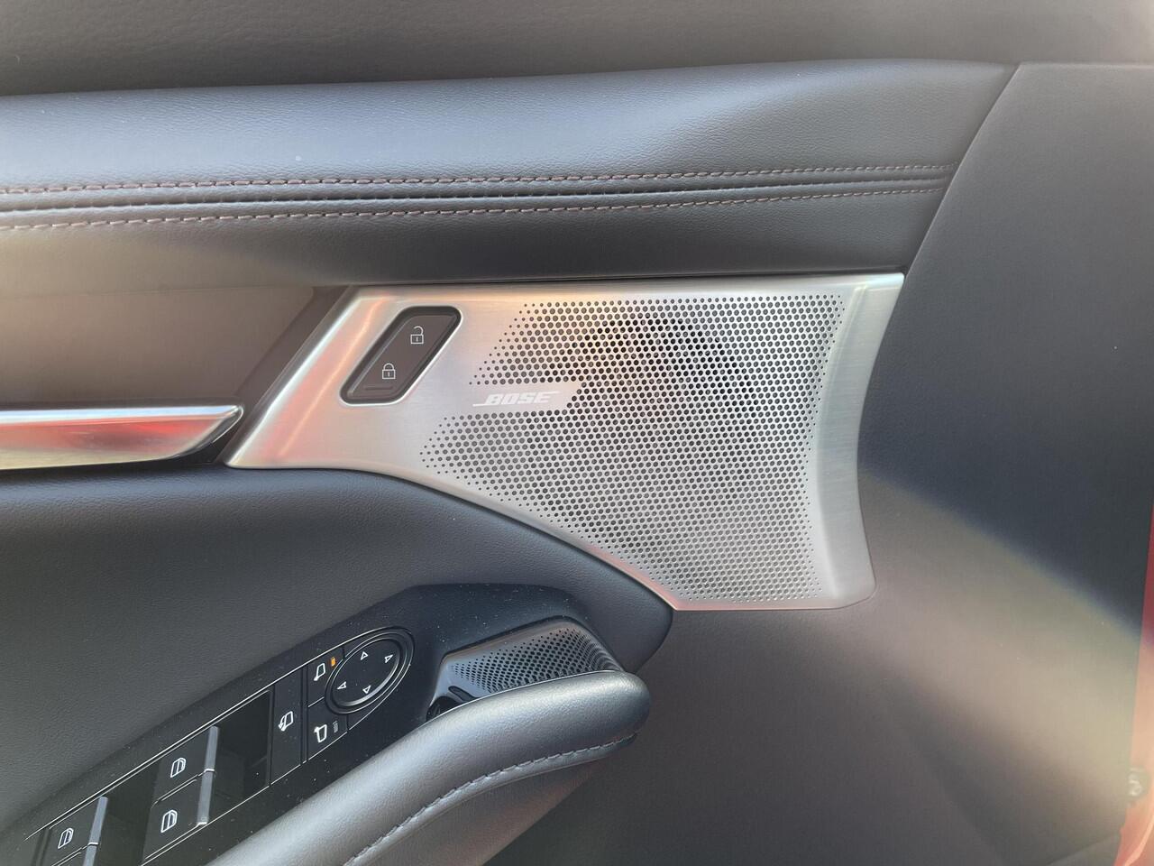 Mazda 3 3 Sedan 2.0 E-SkyActiv-X 186 Takumi , Demovoordeel ¤ 8.940,- , Automaat, Leder, Bose, 360 Camera, HUD, LMV 18 Inch, Clima, Stoelverwarming, Stuurverwarming, Navi, Apple Carplay, LKA, Adap. Cruise