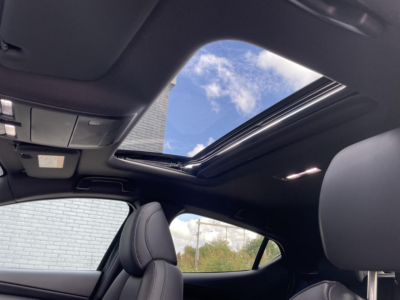 Mazda 3 2.0 e-SkyActiv-X M Hybrid 186 Exclusive-line | DESIGN PACK | DRIVER PACK | SOUND PACK | SUNROOF PACK | FULL-OPTION!!