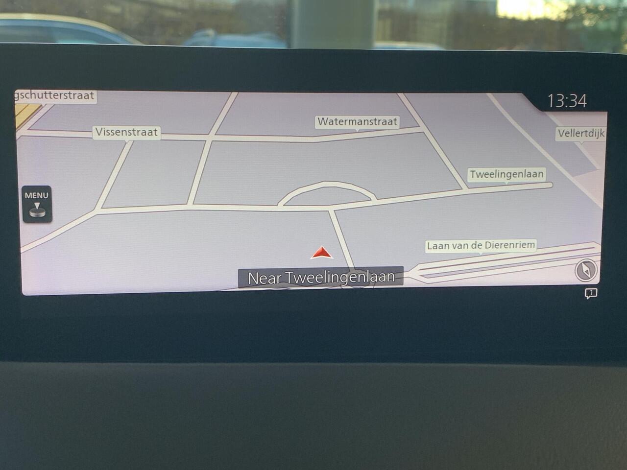 Mazda 3 2.0 e-SkyActiv-X M Hybrid 180 Luxury | NAVIGATIE | ADAPTIVE CRUISECONTROL | ACHTERUITRIJCAMERA | PARKEERSENSOREN VOOR-/ACHTER | STOEL-/STUURVERWARMING | VOL LEDER