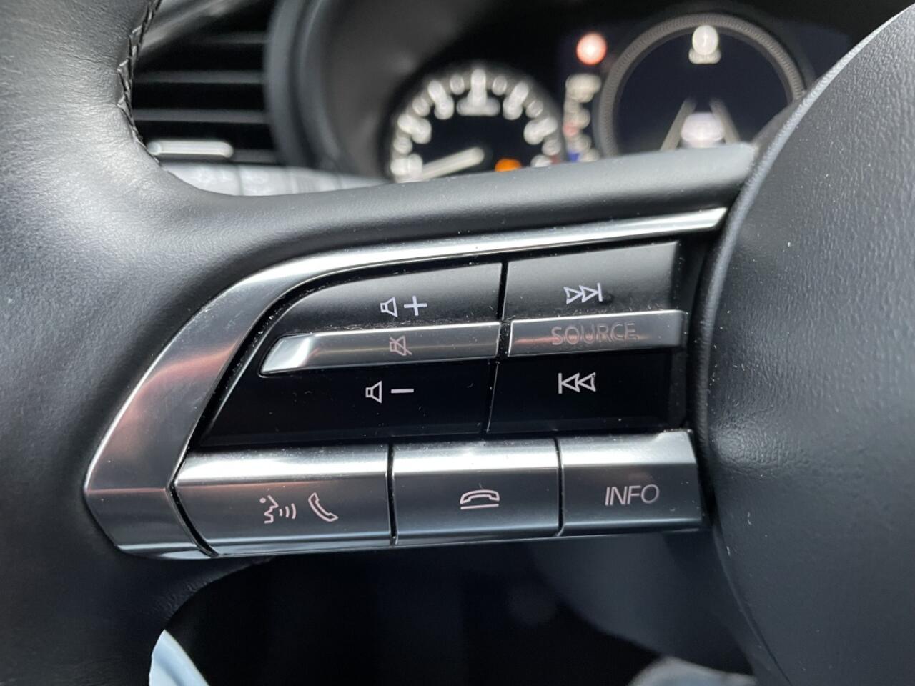 Mazda 3 2.0 e-SA-G Sportive | Camera | Navi | Clima