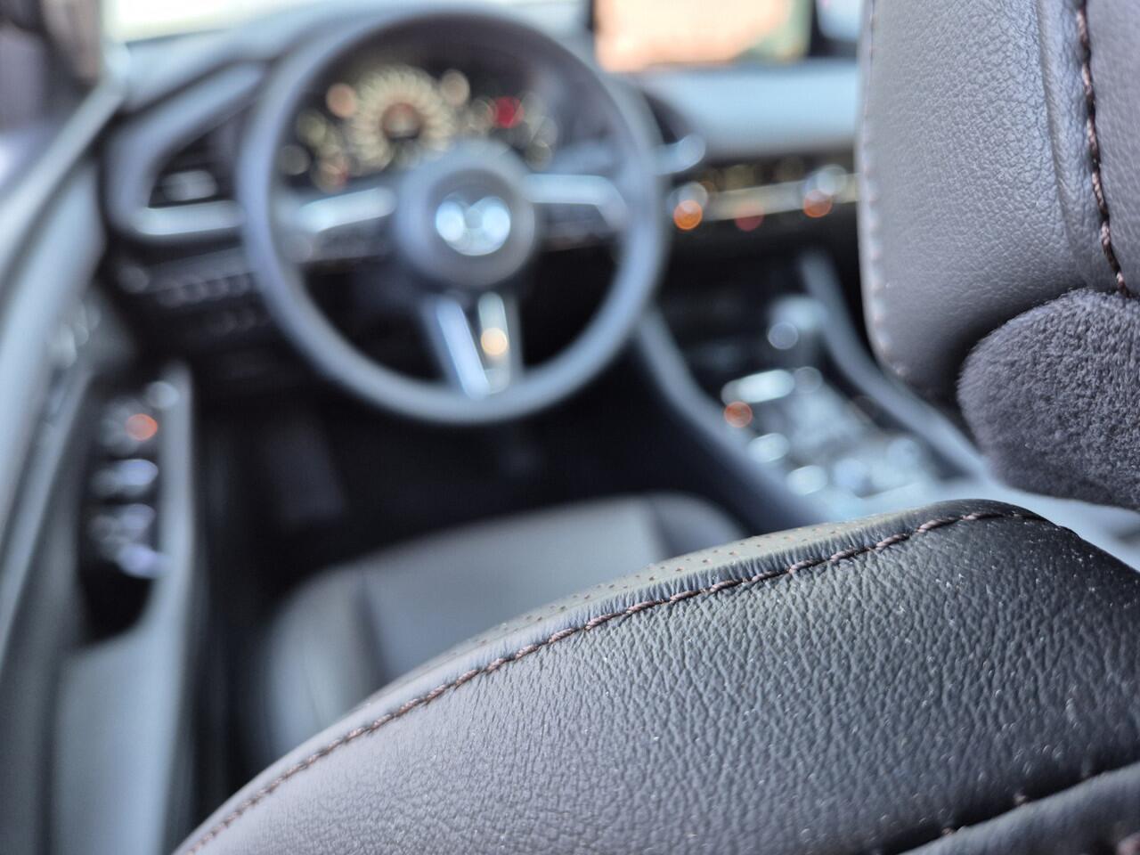 Mazda 3 2.0 e-SkyActiv-X M Hybrid 186 Takumi | AUTOMAAT | FULL BLACK PACK | 18-INCH LMV | BOSE | 360 CAMERA |