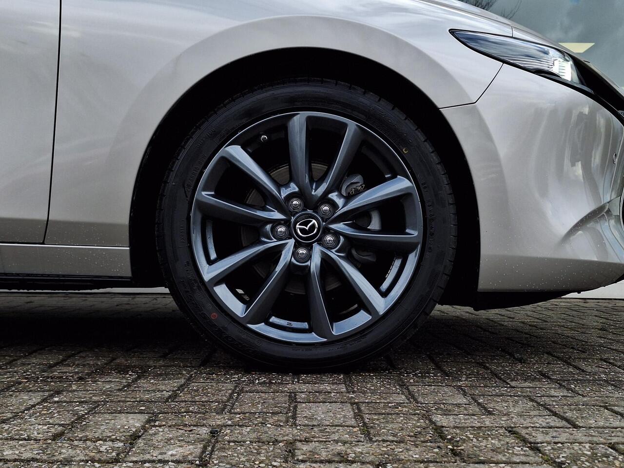 Mazda 3 2.5 e-SkyActiv-G M Hybrid 140 Takumi | Nederlandse auto | Dealeronderhouden | Bose | Automaat | Elektrische verstelbare stoelen met stoelgeheugen | Stoel/stuurverwarming | 360 graden camera | Apple Carplay/Android Auto | Privacy glass | Leder |