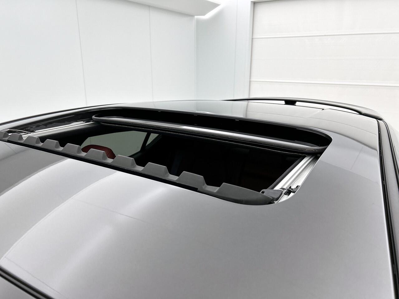 Mazda 3 2.0 e-SkyActiv-X M Hybrid 186 Takumi Aeropakket Sunroof DEMO Rood leer | Schuifdak | Bose