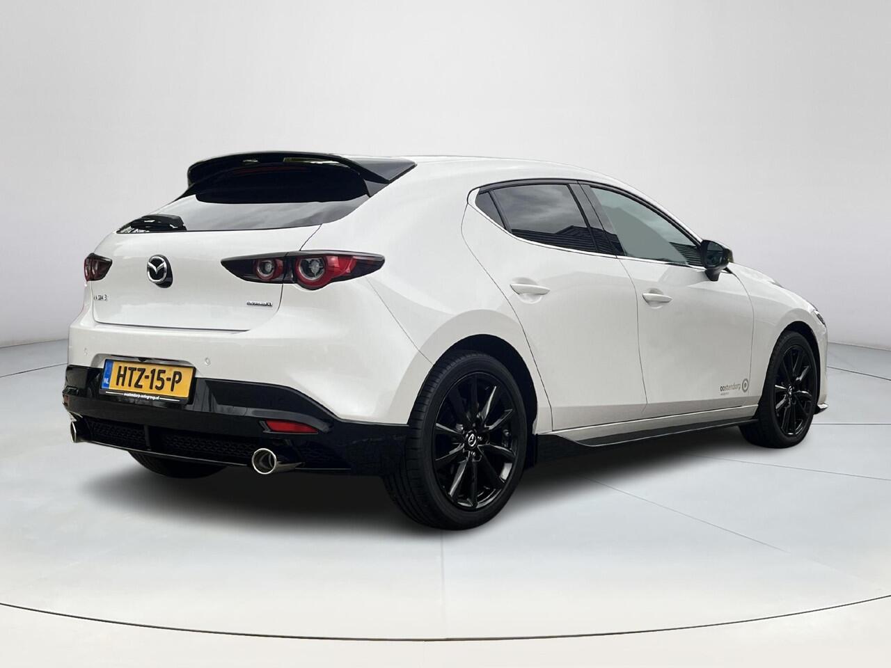 Mazda 3 2.0 e-SkyActiv-X M Hybrid 186 Nagisa | Aero pakket | Alcantara/Leder met stoelgeheugen | Achteruitrijcamera | Bose | HeadupDisplay | Navigatie en draadloze Applecarplay\Androidauto | Verlichte Dorpelbeschermers | Parelmoer Wit