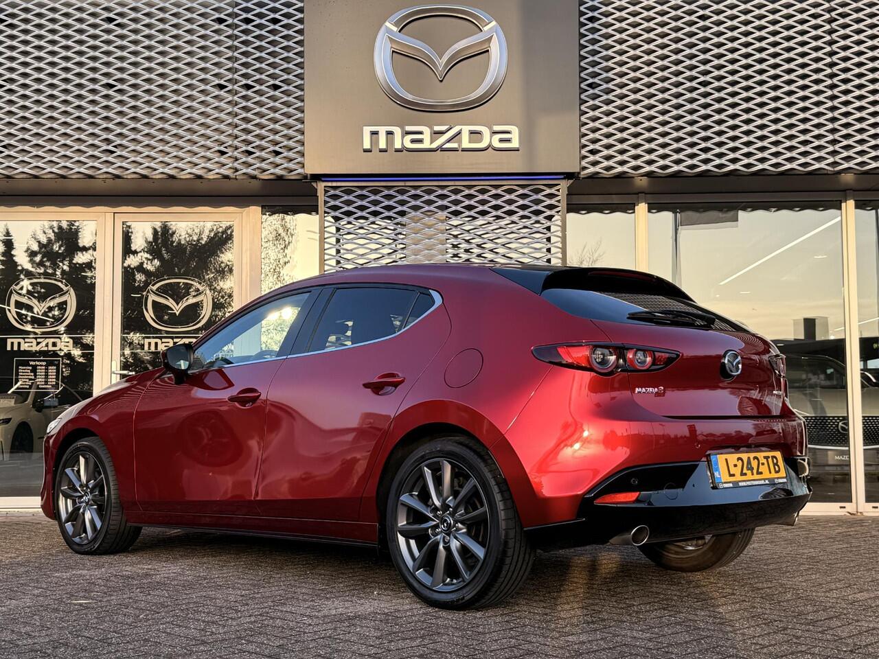 Mazda 3 2.0 e-SkyActiv-G M Hybrid 150 Sportive Mazda 3 2.0 e-SkyActiv-G 150 Sportive | CARPLAY | HEAUD UP DISPLAY | ADAPTIEVE CRUISE CONTROL |