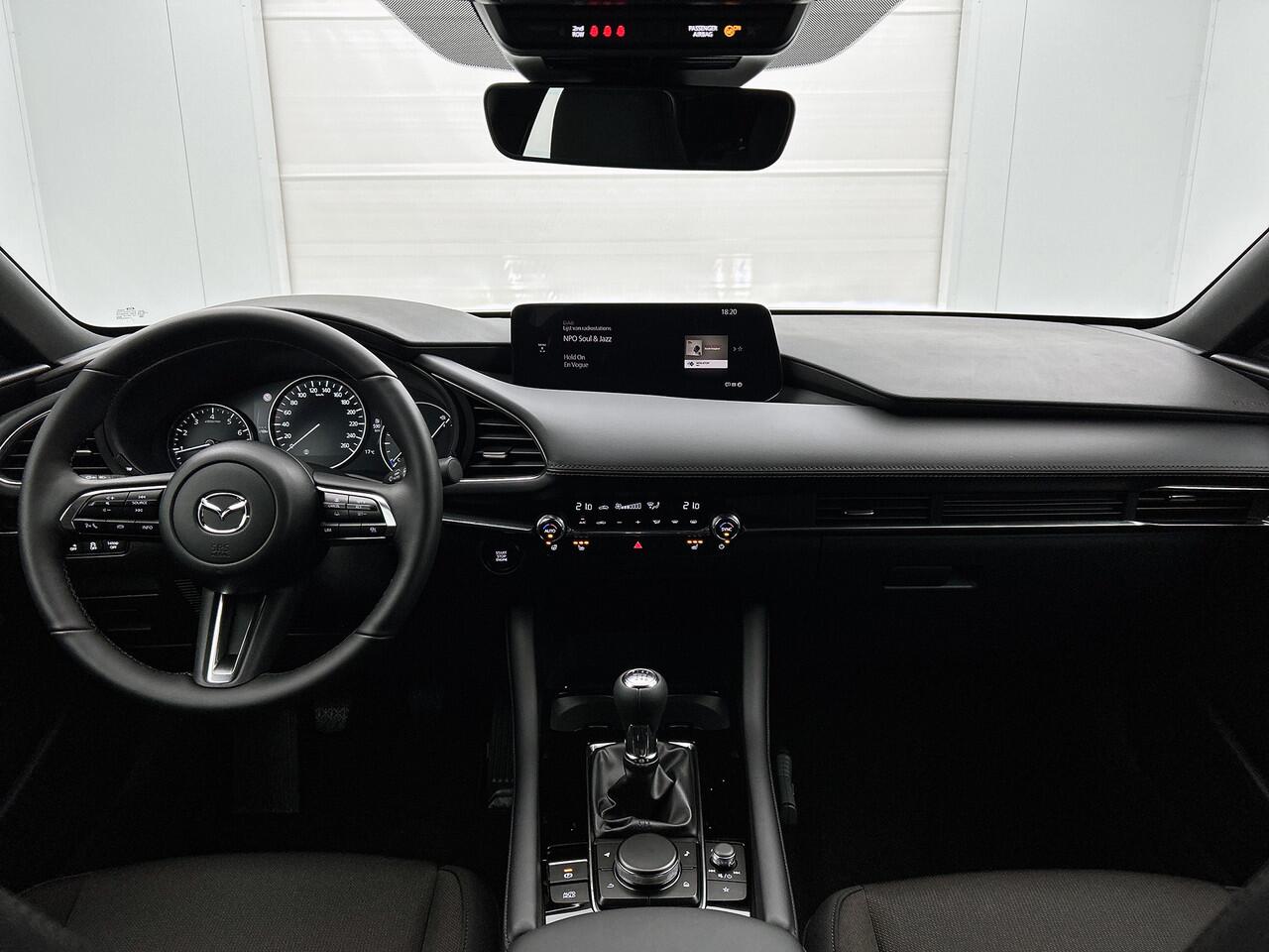 Mazda 3 2.0 e-SkyActiv-X M Hybrid 186 Centre-line | Stuur + Stoel Verwarming | Camera | Navigatie |